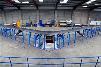 Facebook svela Aquila: il drone per l'accesso a internet dal cielo
